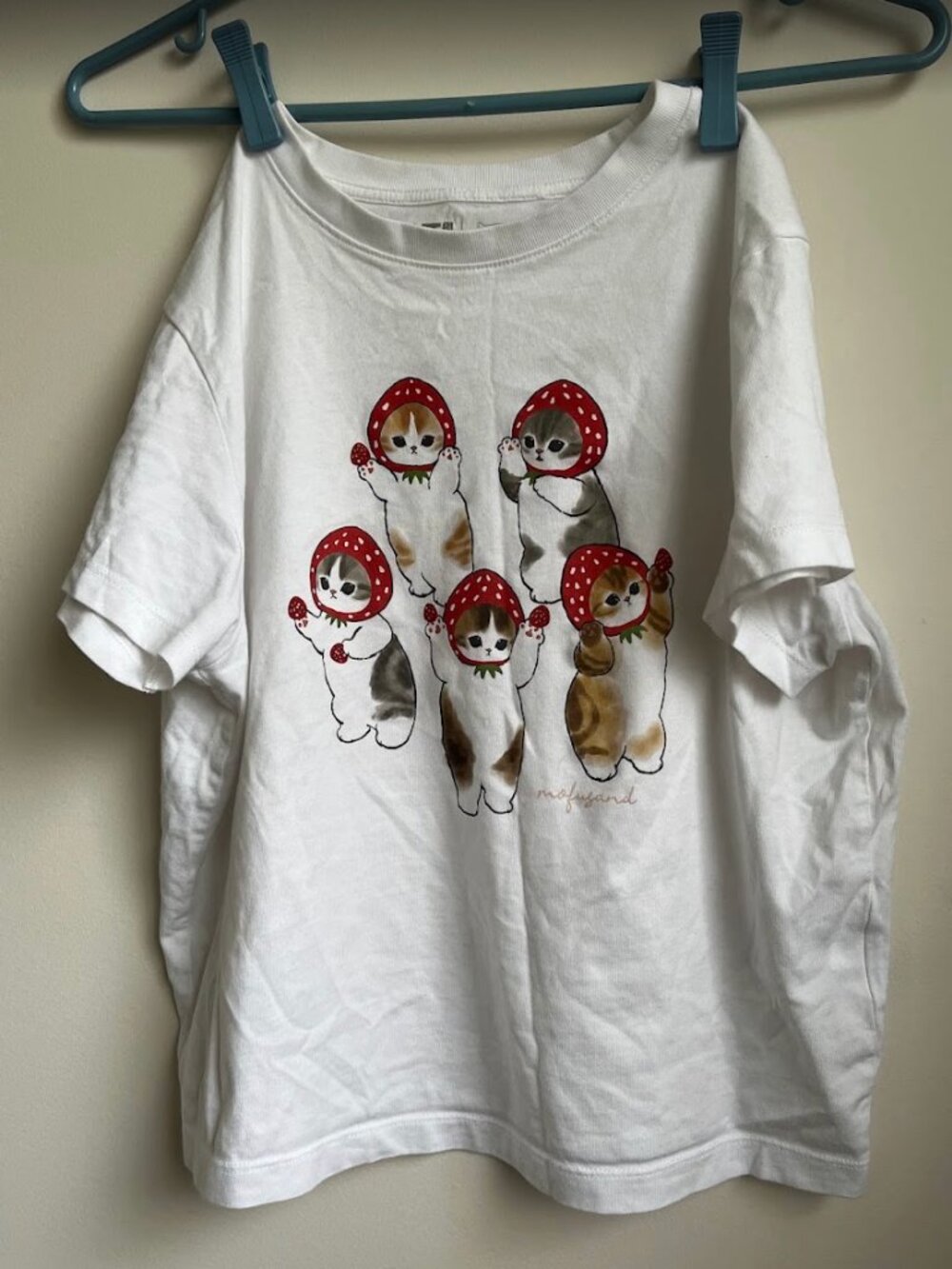 Uniqlo Mofusand Strawberries T-shirt - Size S